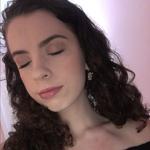 Meet your Posher, Joelle